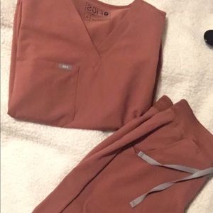 Mauve figs scrubs limited edition READ DESCRIPTION